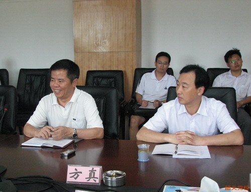 省委党校副校长郑楚宣(左)